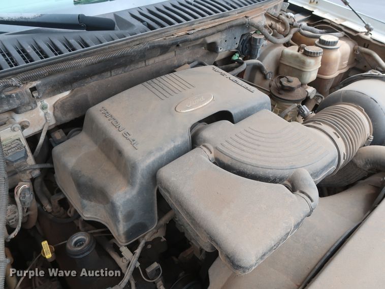 image for item GS9927 2004 Ford Expedition XLT  SUV