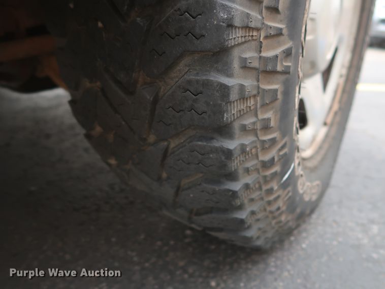 image for item GS9927 2004 Ford Expedition XLT  SUV