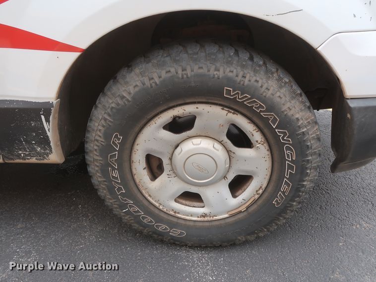 image for item GS9927 2004 Ford Expedition XLT  SUV