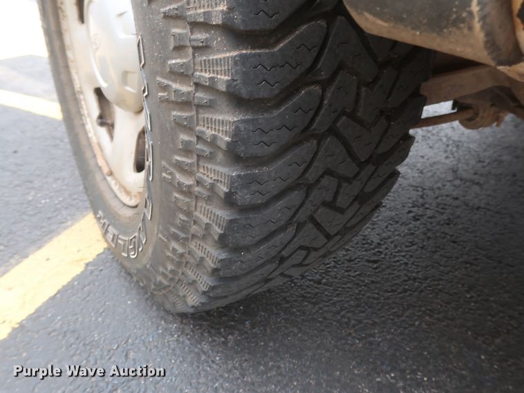 image for item GS9927 2004 Ford Expedition XLT  SUV