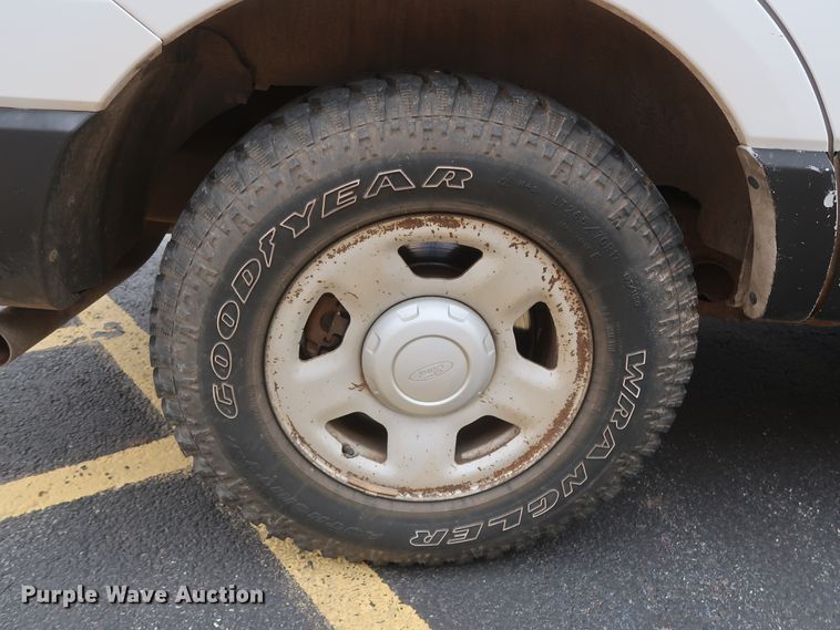 image for item GS9927 2004 Ford Expedition XLT  SUV