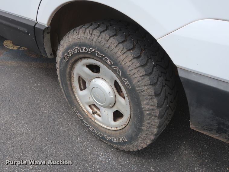 image for item GS9927 2004 Ford Expedition XLT  SUV