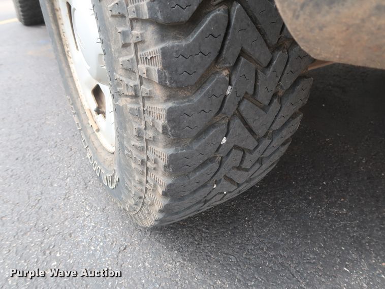 image for item GS9927 2004 Ford Expedition XLT  SUV