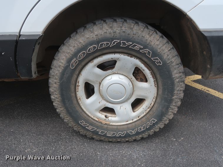 image for item GS9927 2004 Ford Expedition XLT  SUV