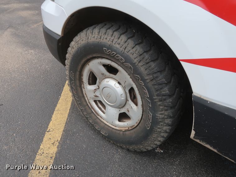 image for item GS9927 2004 Ford Expedition XLT  SUV