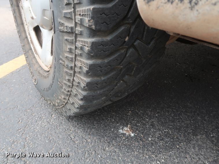 image for item GS9927 2004 Ford Expedition XLT  SUV