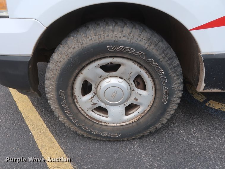 image for item GS9927 2004 Ford Expedition XLT  SUV