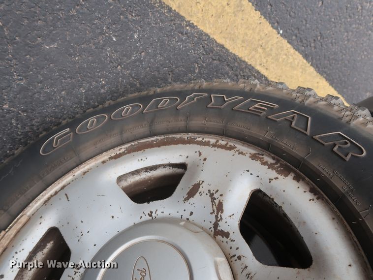 image for item GS9927 2004 Ford Expedition XLT  SUV