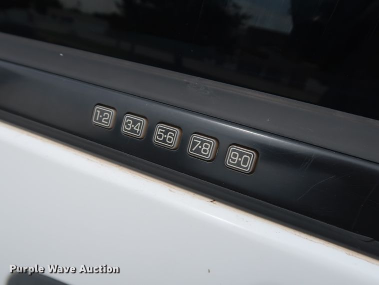 image for item GS9927 2004 Ford Expedition XLT  SUV