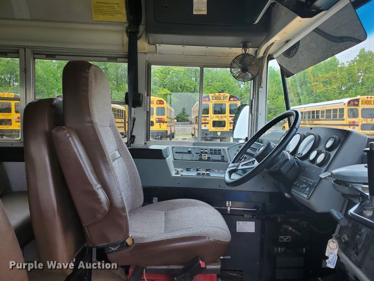 image for item GV9007 2006 Blue Bird L67061  school bus