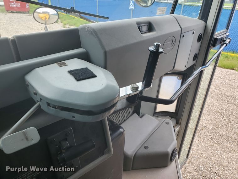 image for item GV9007 2006 Blue Bird L67061  school bus