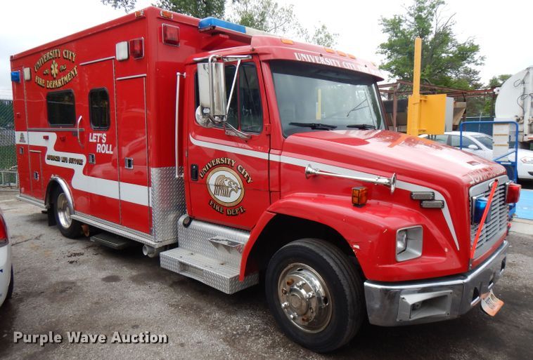 image for item GV9032 1999 Freightliner FL50  ambulance