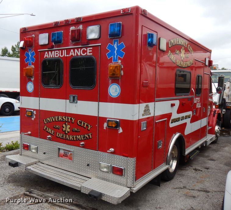 image for item GV9032 1999 Freightliner FL50  ambulance