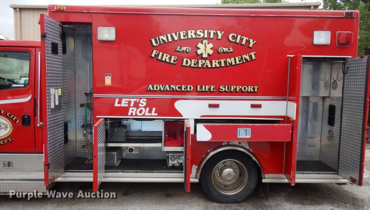 image for item GV9032 1999 Freightliner FL50  ambulance