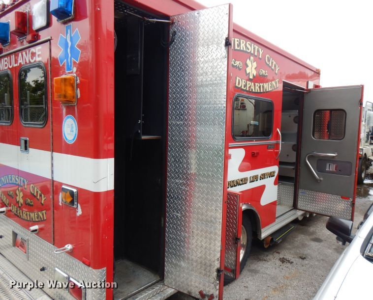 image for item GV9032 1999 Freightliner FL50  ambulance