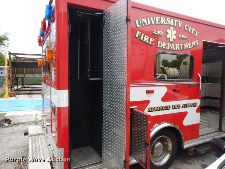 image for item GV9032 1999 Freightliner FL50  ambulance