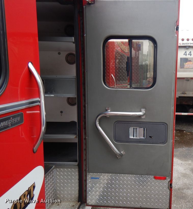 image for item GV9032 1999 Freightliner FL50  ambulance