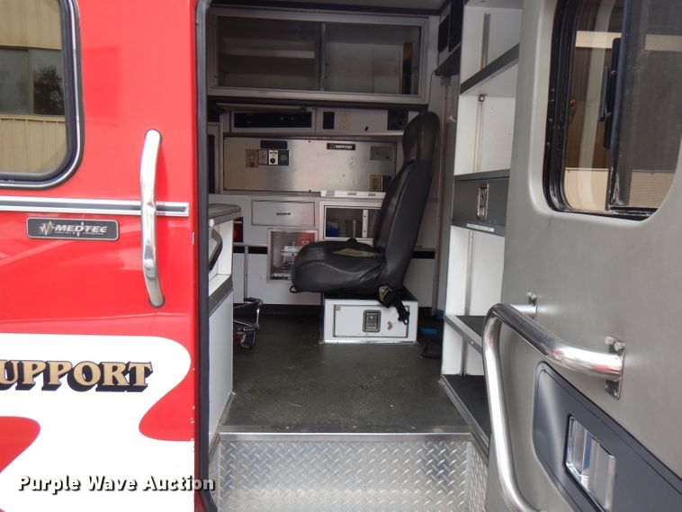 image for item GV9032 1999 Freightliner FL50  ambulance