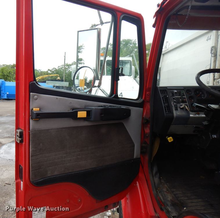 image for item GV9032 1999 Freightliner FL50  ambulance