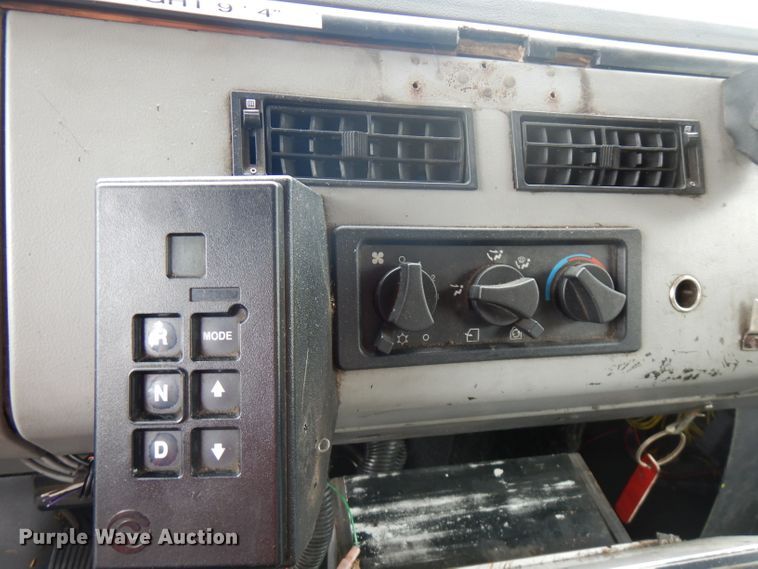 image for item GV9032 1999 Freightliner FL50  ambulance