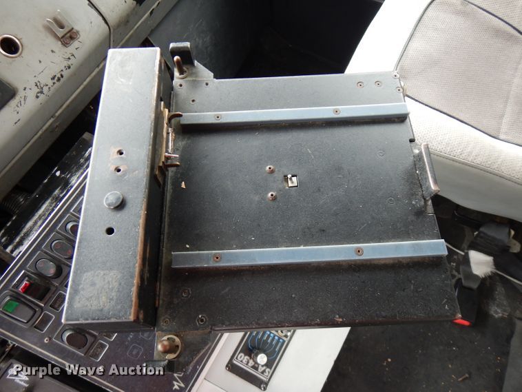 image for item GV9032 1999 Freightliner FL50  ambulance