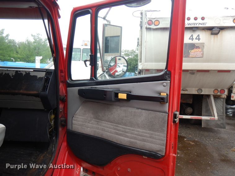 image for item GV9032 1999 Freightliner FL50  ambulance