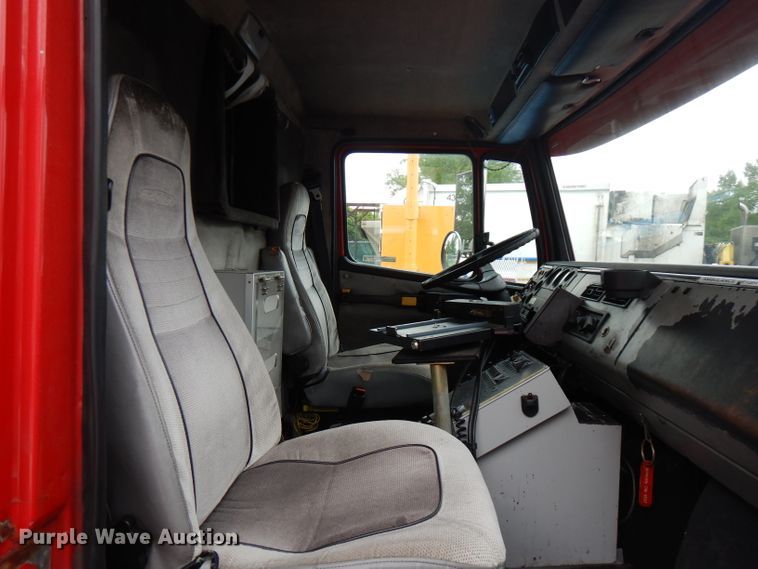 image for item GV9032 1999 Freightliner FL50  ambulance