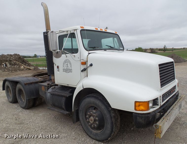 image for item GX9065 1990 International 8200  semi truck