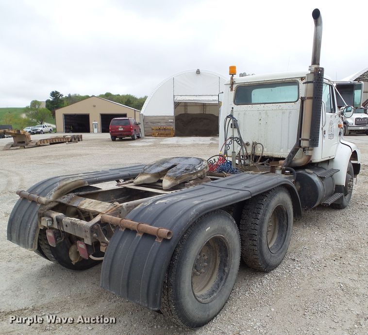 image for item GX9065 1990 International 8200  semi truck