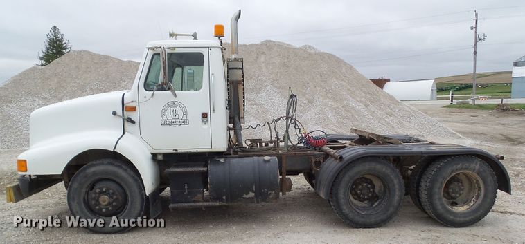 image for item GX9065 1990 International 8200  semi truck