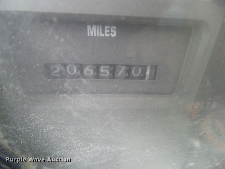 image for item GX9065 1990 International 8200  semi truck