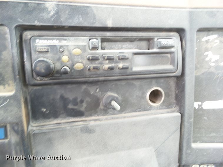 image for item GX9065 1990 International 8200  semi truck