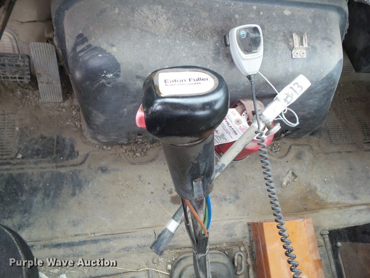 image for item GX9065 1990 International 8200  semi truck