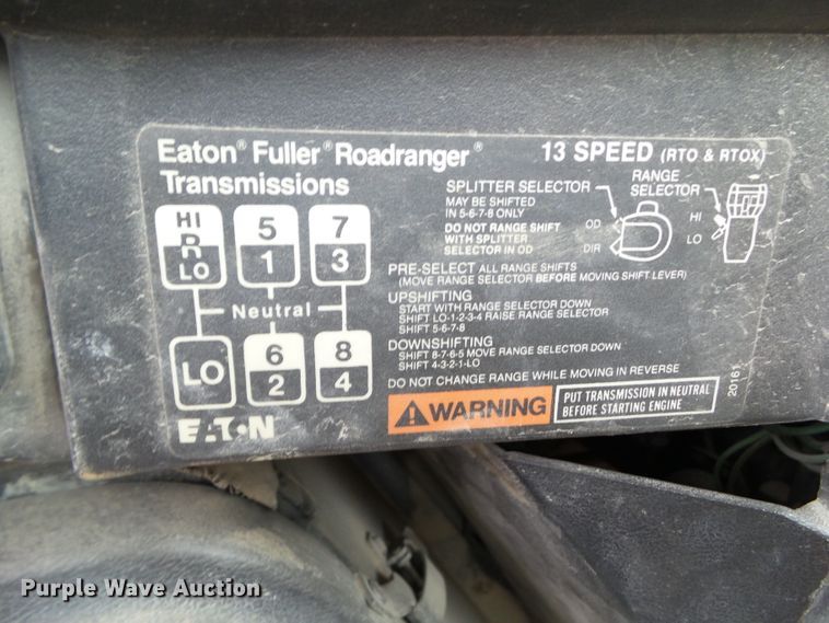 image for item GX9065 1990 International 8200  semi truck