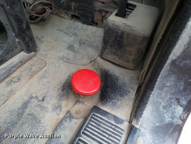 image for item GX9065 1990 International 8200  semi truck