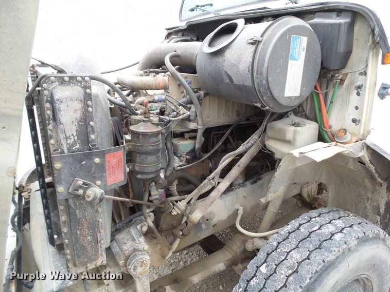 image for item GX9065 1990 International 8200  semi truck