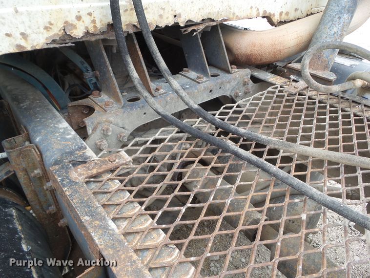 image for item GX9065 1990 International 8200  semi truck