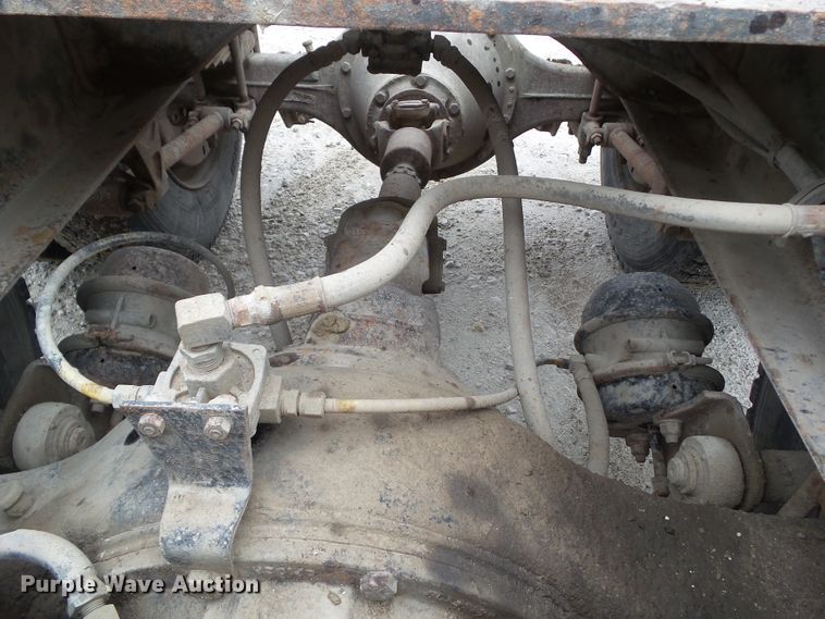 image for item GX9065 1990 International 8200  semi truck