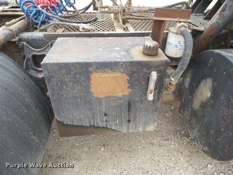 image for item GX9065 1990 International 8200  semi truck