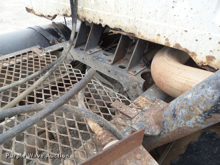 image for item GX9065 1990 International 8200  semi truck