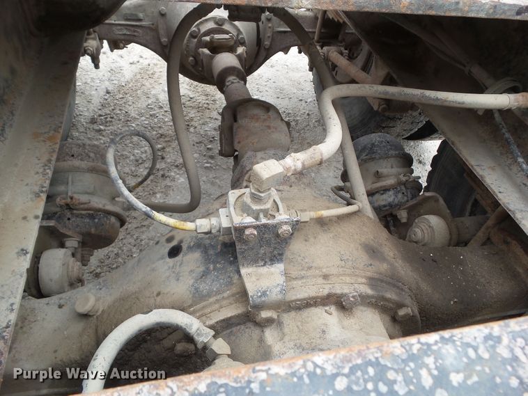 image for item GX9065 1990 International 8200  semi truck