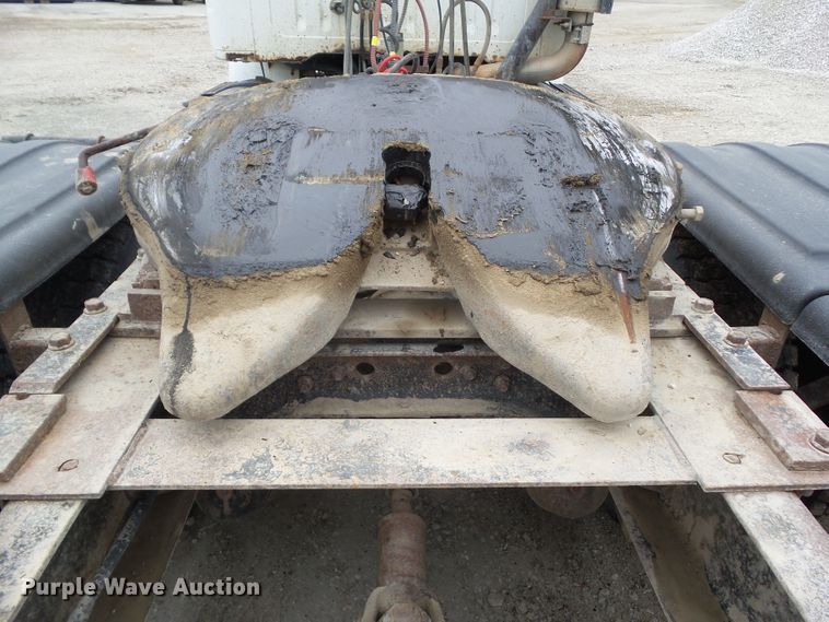 image for item GX9065 1990 International 8200  semi truck