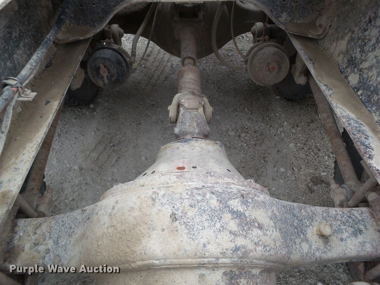 image for item GX9065 1990 International 8200  semi truck