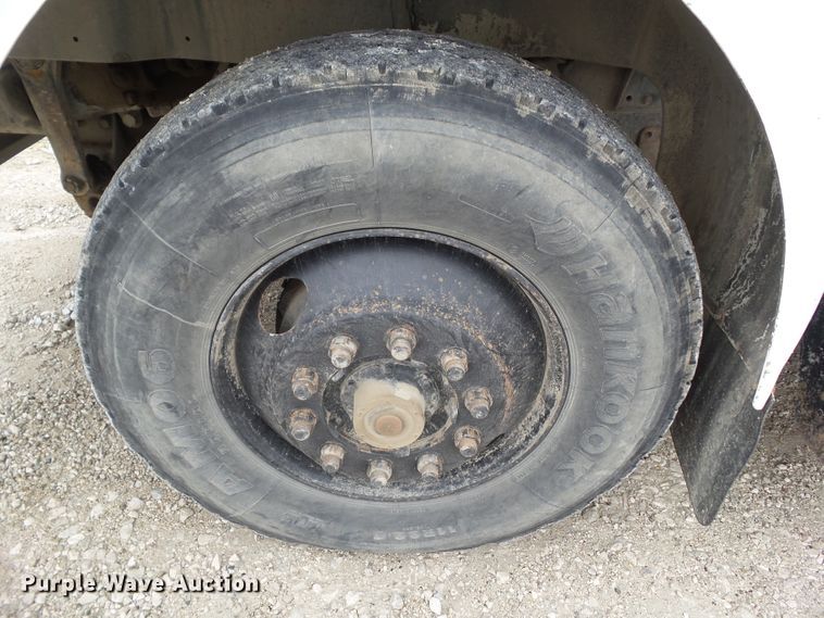 image for item GX9065 1990 International 8200  semi truck