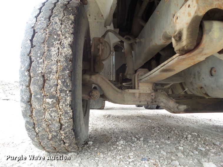 image for item GX9065 1990 International 8200  semi truck