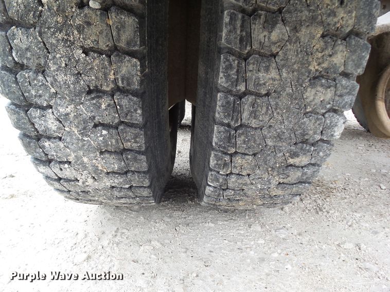 image for item GX9065 1990 International 8200  semi truck