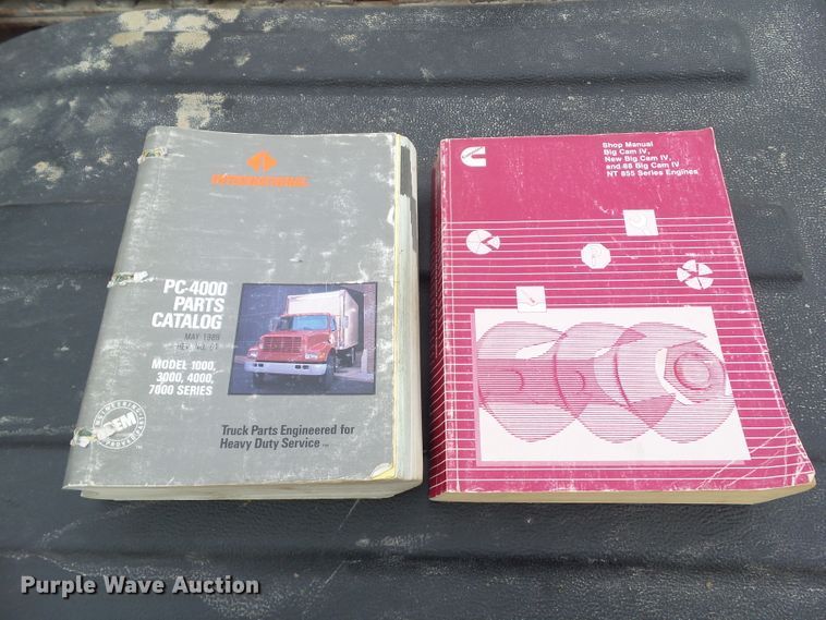 image for item GX9065 1990 International 8200  semi truck