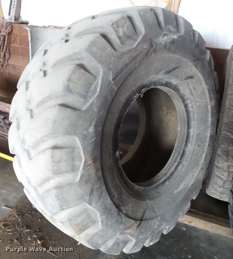 image for item GX9069 (5) Firestone 23.5-25 tires