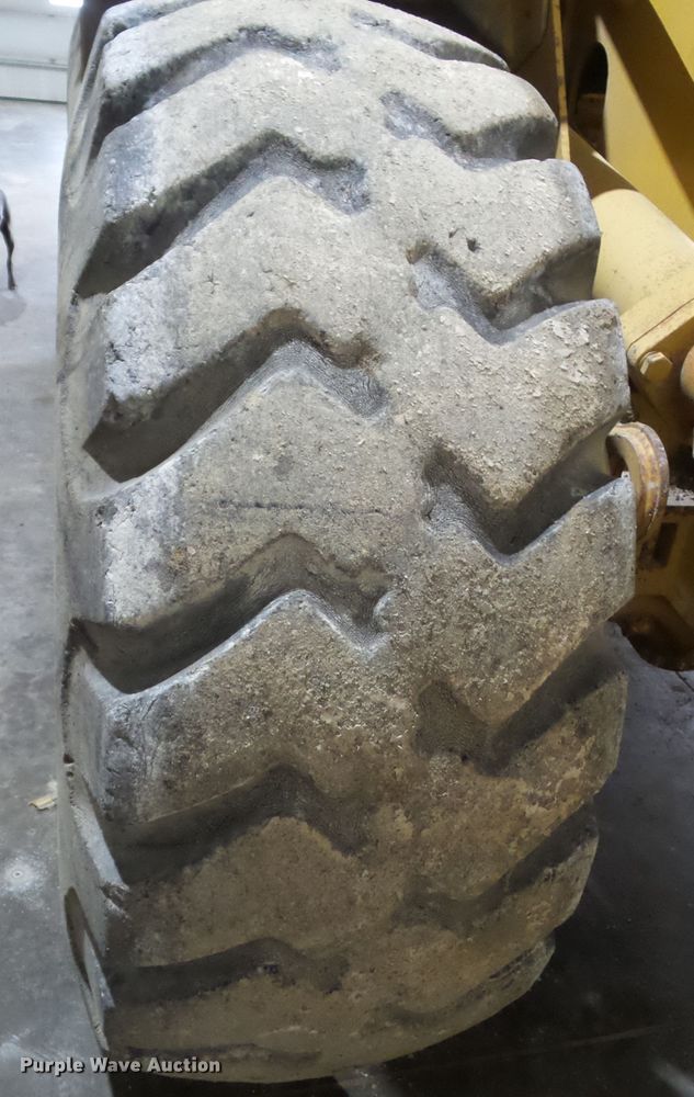 image for item GX9069 (5) Firestone 23.5-25 tires