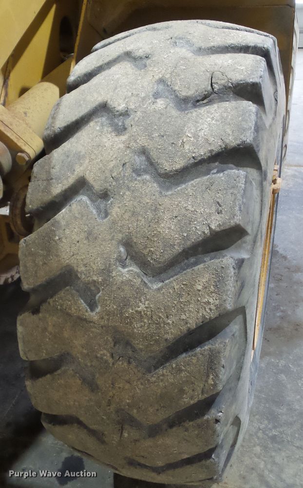 image for item GX9069 (5) Firestone 23.5-25 tires